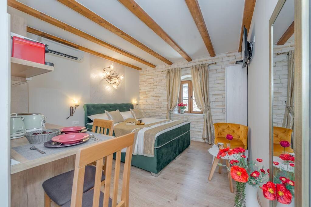 Diva 1,Stylish Old Town Studio Apartment Near Beach 斯普利特 外观 照片