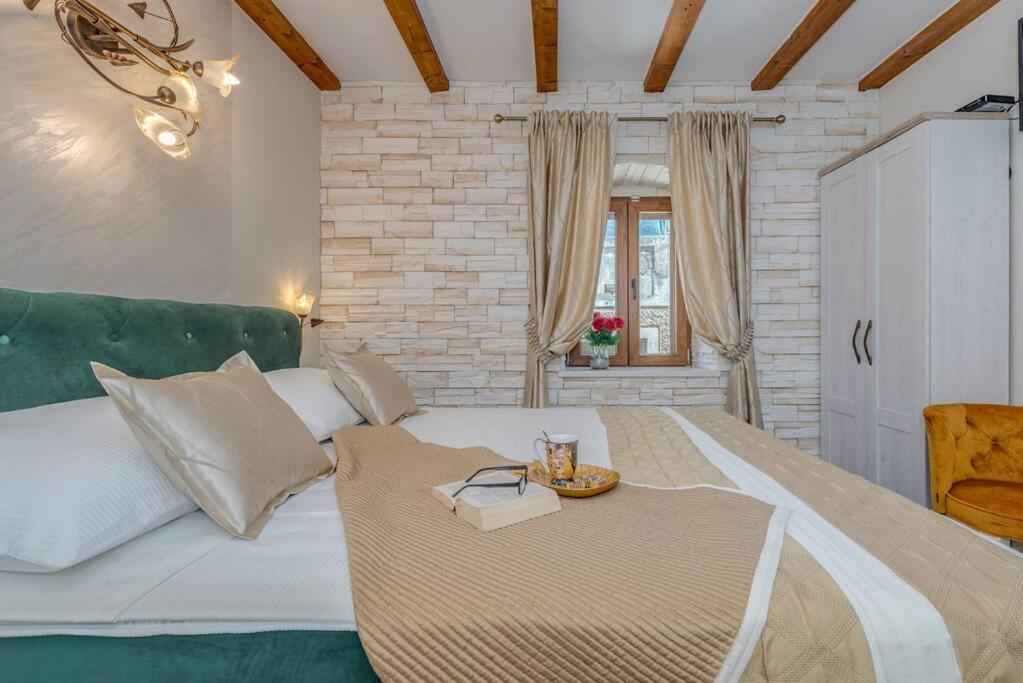 Diva 1,Stylish Old Town Studio Apartment Near Beach 斯普利特 外观 照片