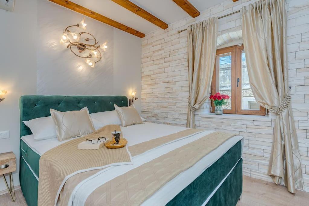 Diva 1,Stylish Old Town Studio Apartment Near Beach 斯普利特 外观 照片